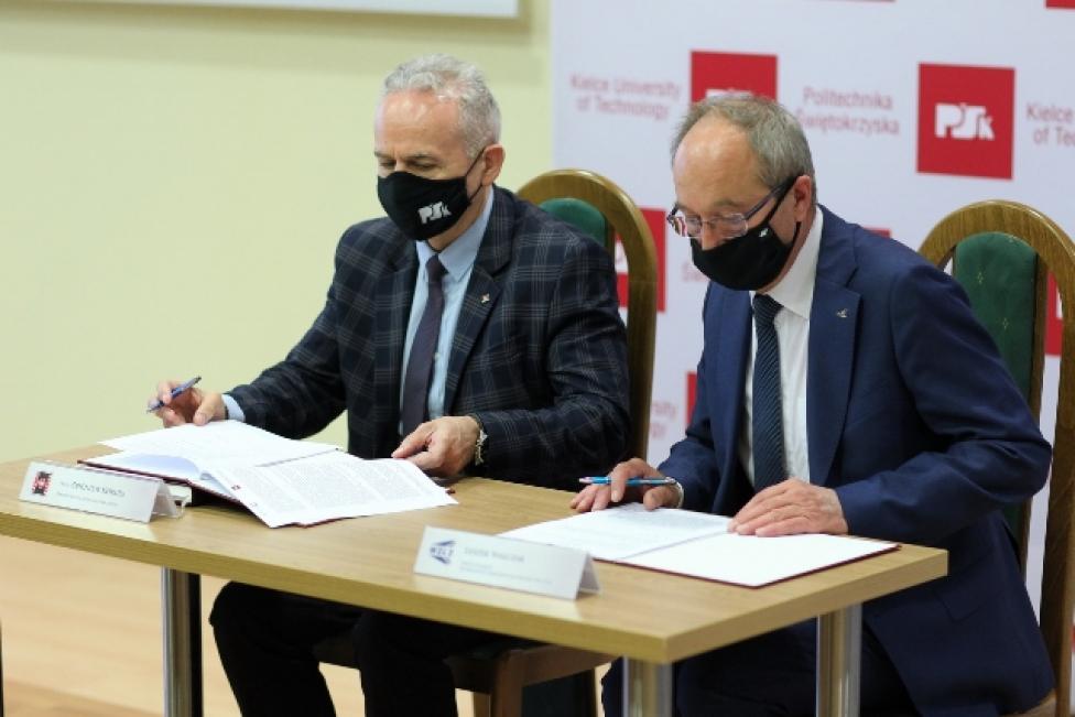 Politechnika Świętokrzyska podpisała porozumienie o współpracy z WZL Nr 2 (fot. tu.kielce.pl)