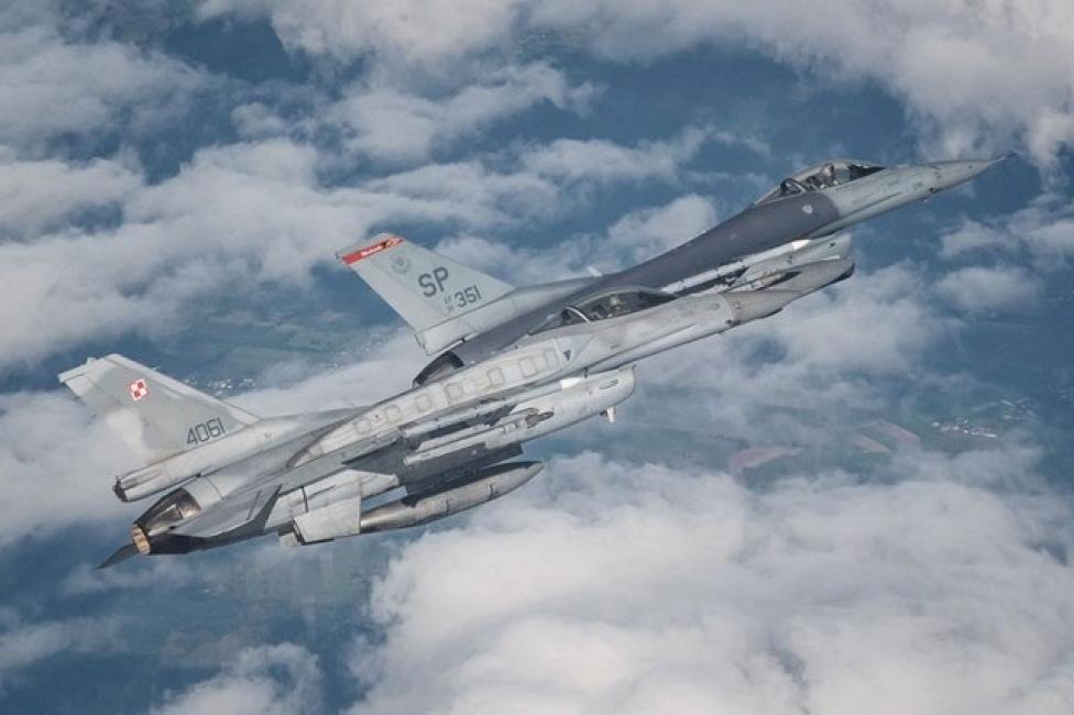 Polski samolot F-16 podczas ćwiczenia "Astral Knight" (fot. Piotr Łysakowski)