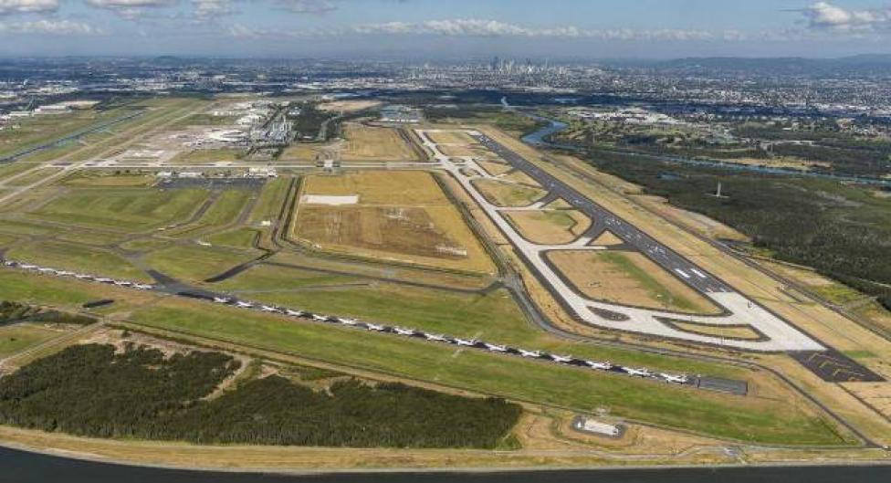 Port Lotniczy Brisbane - nowy pas startowy po prawej (fot. bne.com.au)