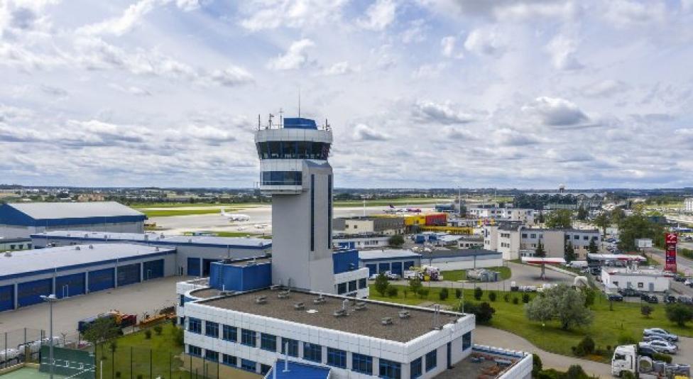 Port Lotniczy Gdańsk - wieża kontroli lotniska (fot. airport.gdansk.pl)