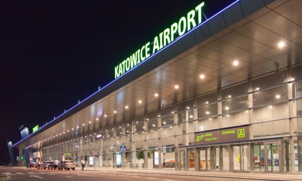 Port Lotniczy Katowice-Pyrzowice - Terminal A w nocy (fot. strazgraniczna.pl)