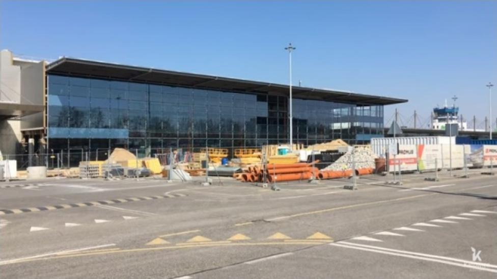 Port Lotniczy Katowice - prace przy terminalu B - widok od strony parkingu (fot. Port Lotniczy Katowice)