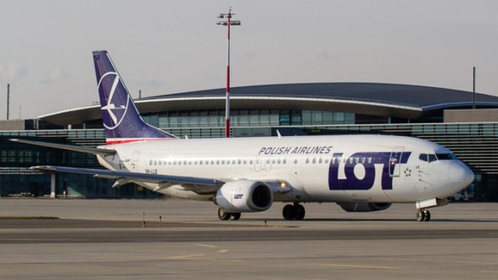 Port Lotniczy Rzeszów-Jasionka - samolot LOT-u na płycie (fot. rzeszowairport.pl)