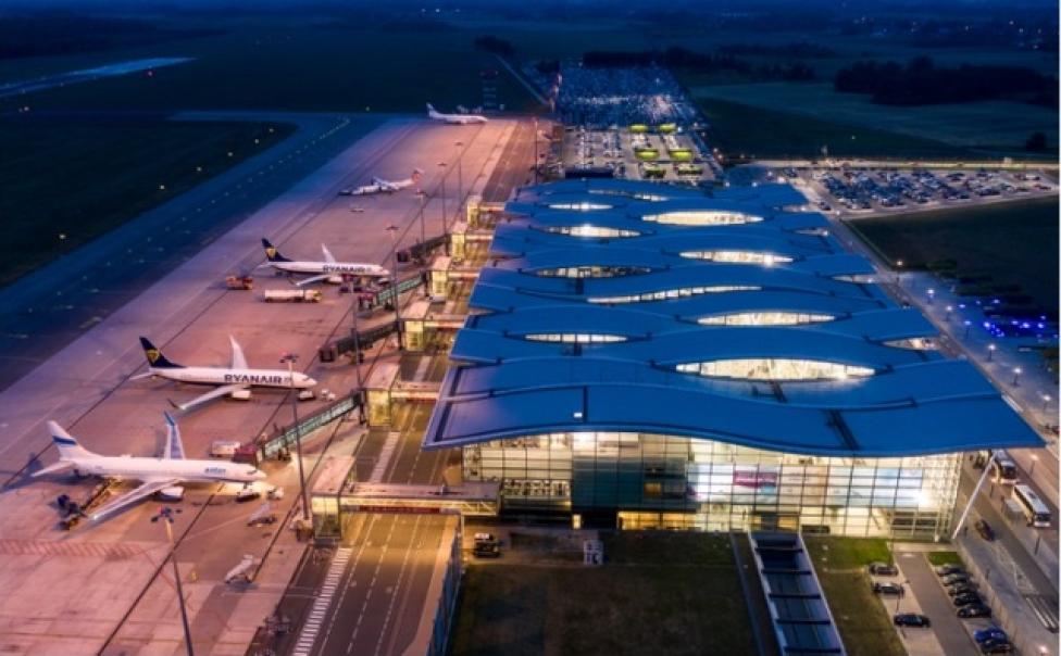 Port Lotniczy Wroclaw - widok na lotnisko z wieży (fot. PAŻP)