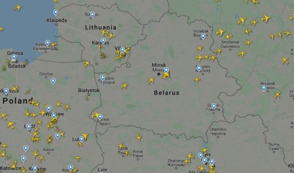 Ruch lotniczy nad Białorusią (fot. flightradar24.com)
