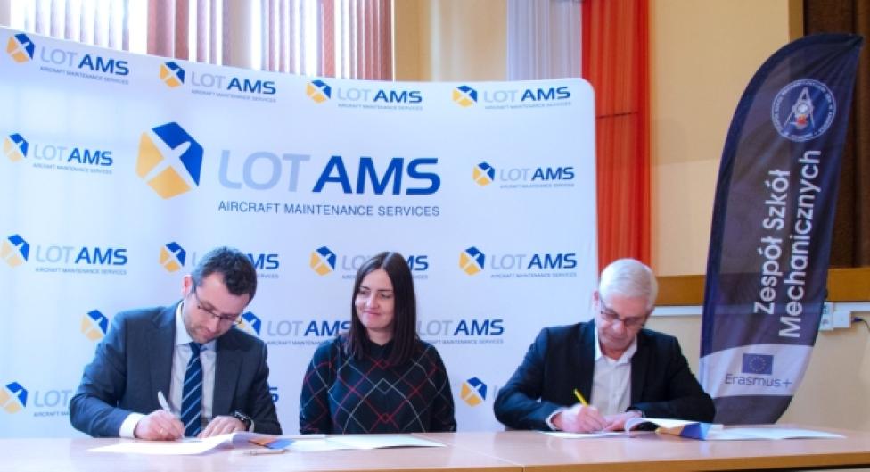 Podpisanie porozumienia dot. wzajemnej współpracy LOTAMS i ZSM w Rzeszowie (fot. LOTAMS)