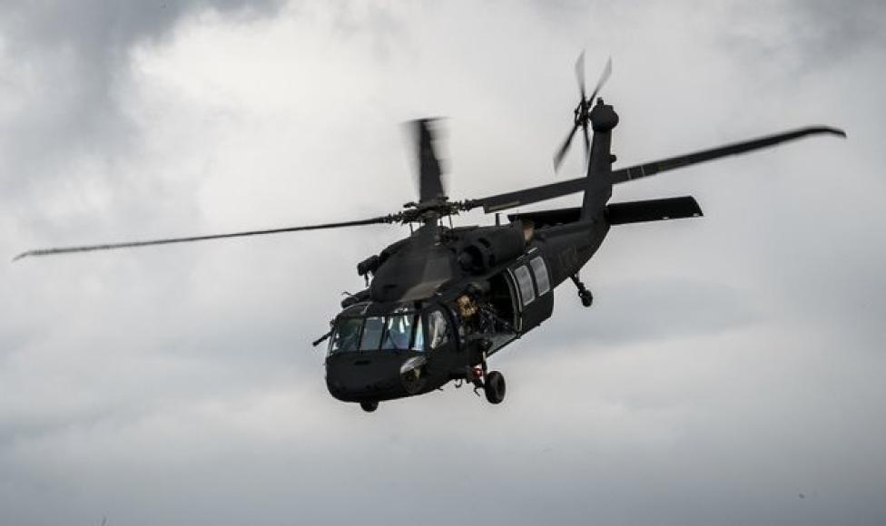 S-70i Black Hawk w locie - widok z przodu z ukosa (fot. MON)