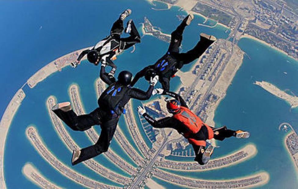 Międzynarodowe Spadochronowe Mistrzostwa w celności lądowania w Dubaju. fot. Naomi Kotzee