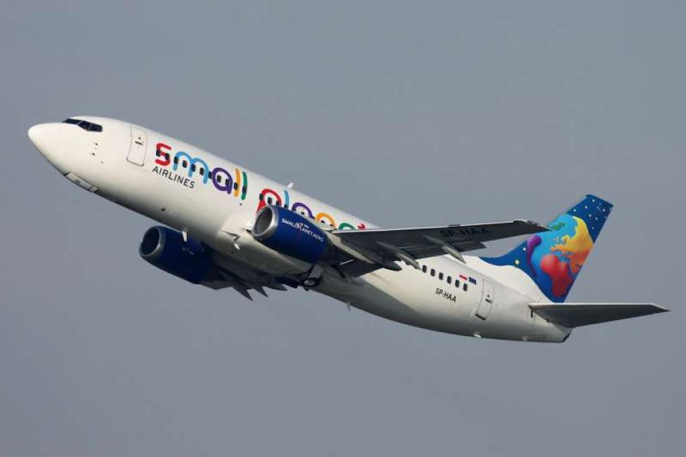 Boeing 737-300 należący do Small Planet Airlines