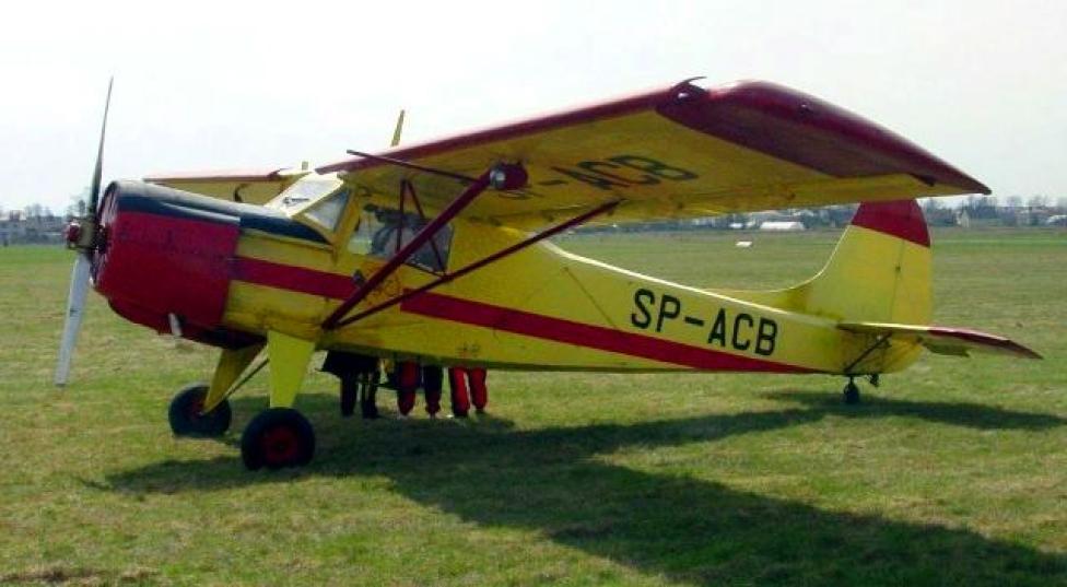 Samolot Aeroklubu Rzeszowskiego Jak 12, SP-ACB (fot. archiwum Aeroklubu Rzeszowskiego)