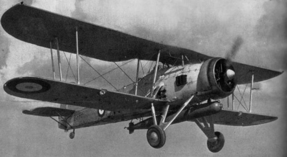 Samolot bombowo-torpedowy i rozpoznawczy Fairey ”Swordfish” w locie. (fot.  archiwum samolotypolskie.pl)