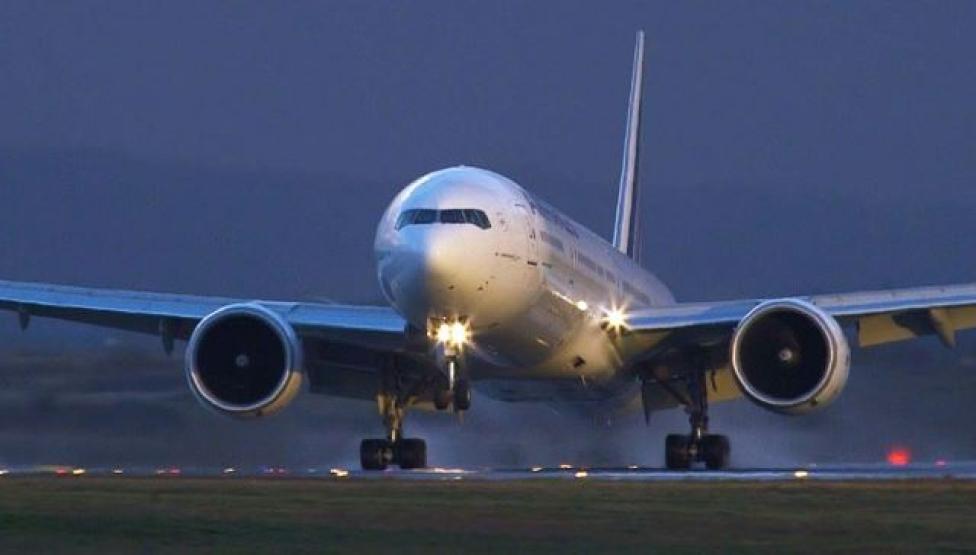 Samolot pasażerski na pasie startowym (fot. TVP)