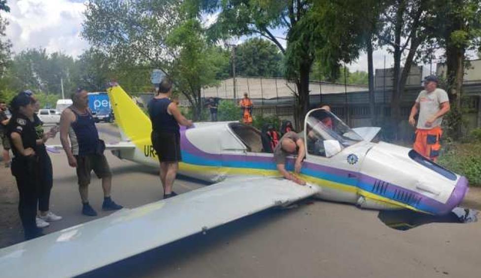 Samolot spadł na drogę w Odessie na Ukrainie (fot. Alexander Nikolov/Facebook)