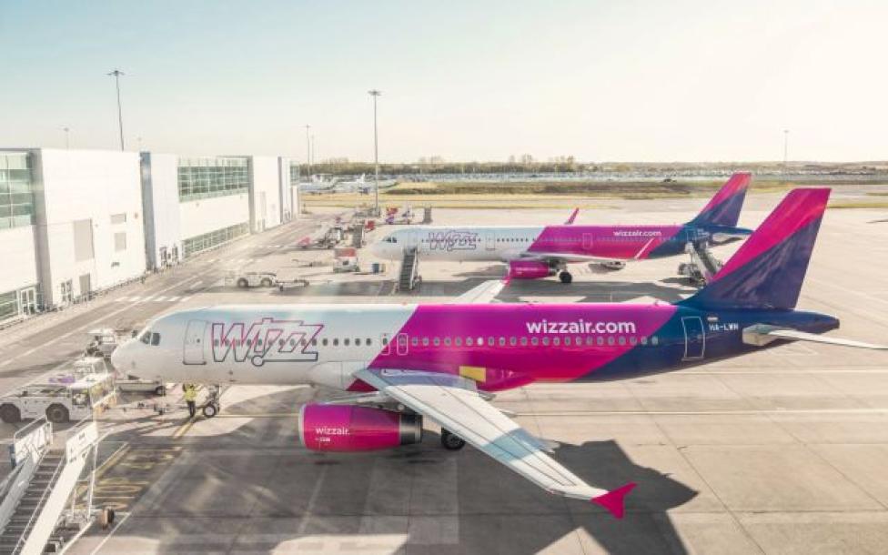 Samoloty należące do Wizz Air na płycie lotniska (fot. Wizz Air/FB)