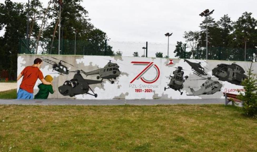 Śmigłowce na muralu w Świdniku (fot. swidnik.pl)