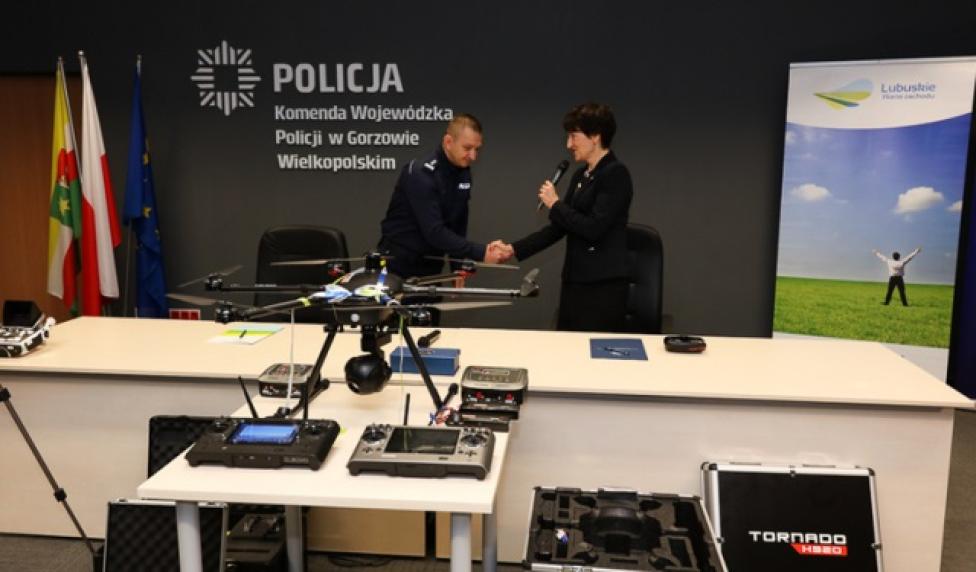 Specjalistyczny dron trafił do lubuskiej policji (fot. Krzysztof Kubasiewicz/lubuskie.pl)