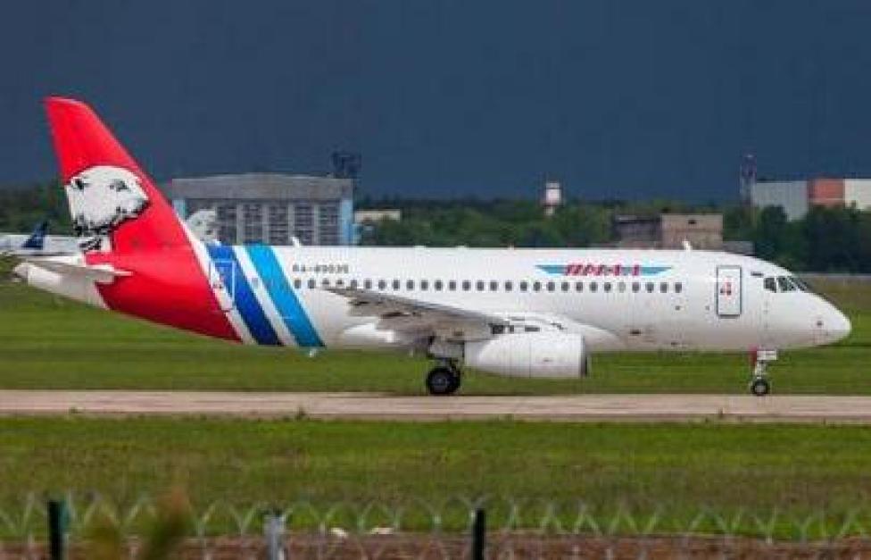 Suchoj Superjet 100 linii lotniczych Jamał (fot. Alexey S./rusaviainsider.com)