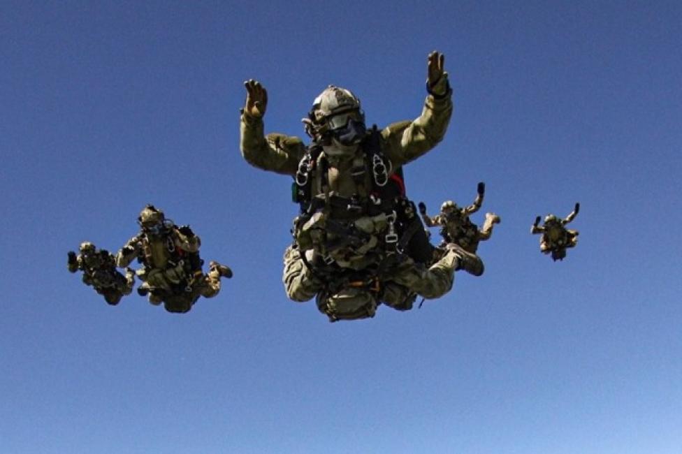 Szkolenie komandosów JWK z wykonywania skoków z bardzo dużych wysokości (fot. arch. JWK)