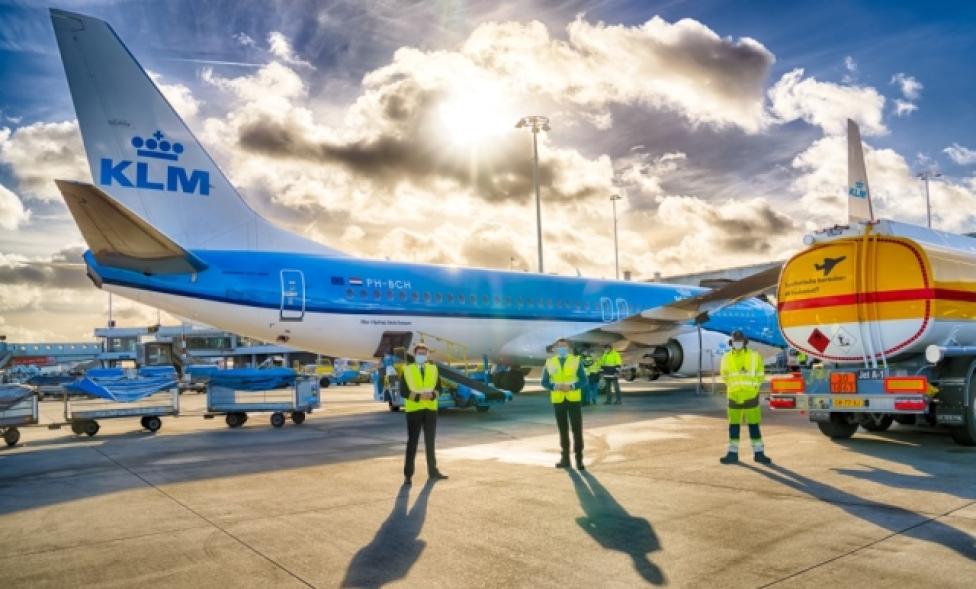 Tankowanie paliwa do samolotu KLM (fot. KLM)