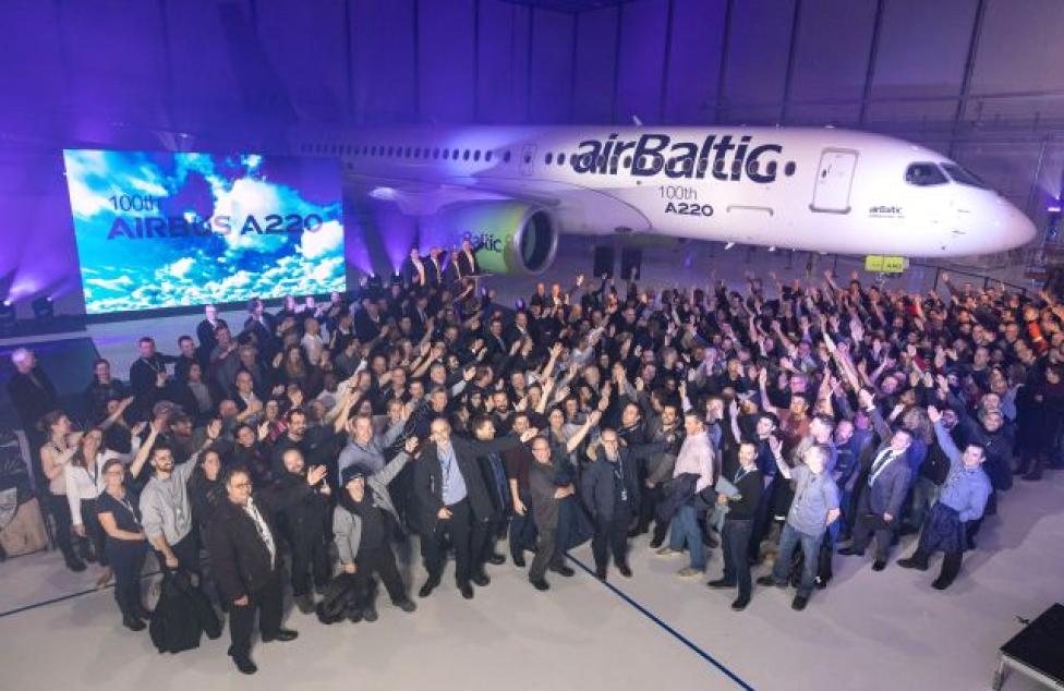 Uroczystość upamiętniająca wyprodukowanie setnego samolotu A220 w fabryce w kanadyjskim Mirabel (fot. Airbus)