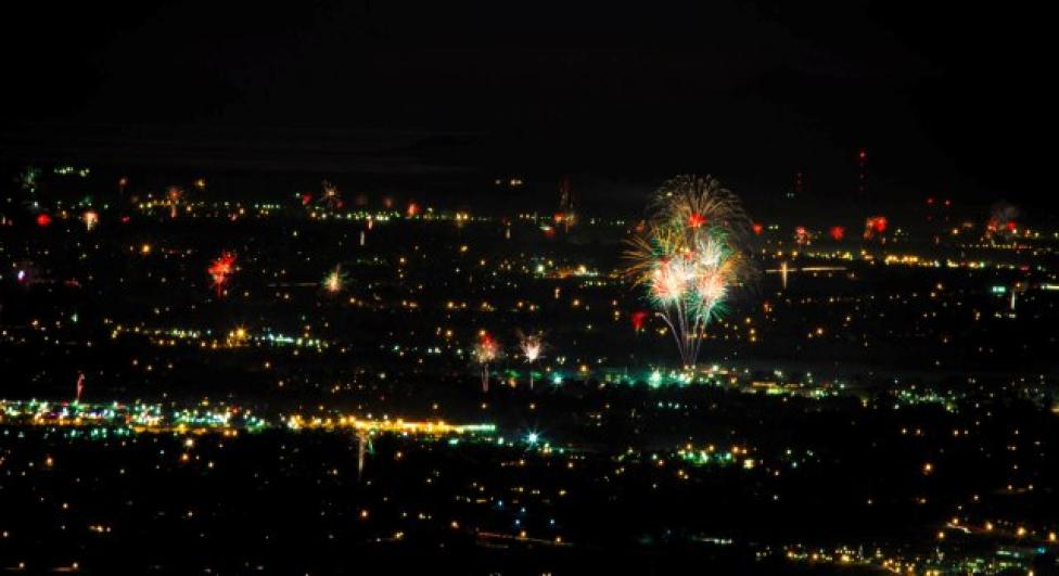 Widok fajerwerków z samolotu (fot. danoah.com)