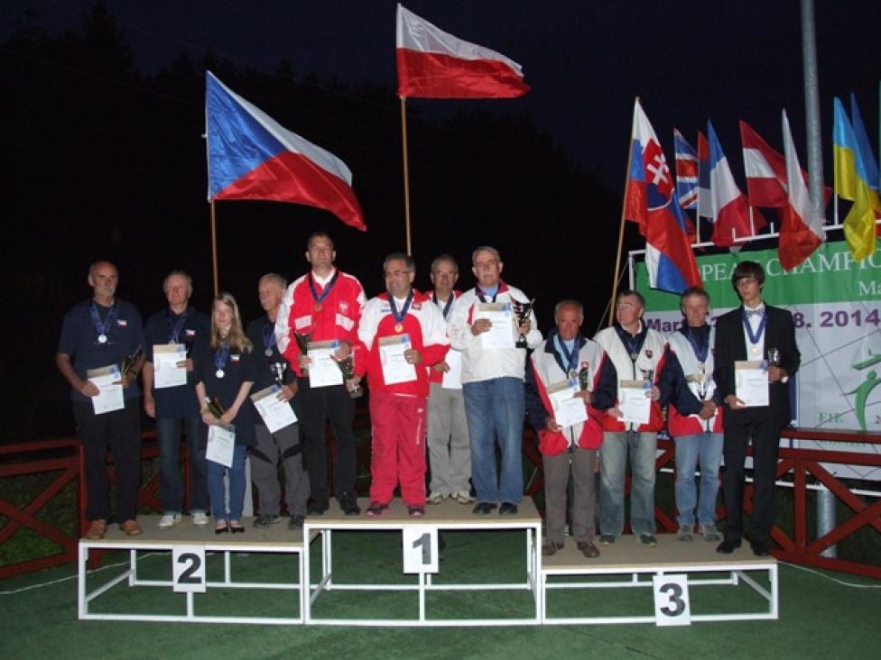 Na zdjęciu: najlepsze drużyny senirów: Polska – 1 m, Czechy – 2 m, Słowacja – 3 m