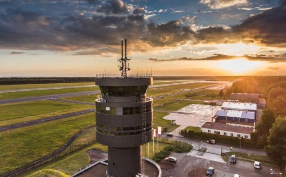Wieża kontroli lotniska - Poznań (fot. PAŻP)
