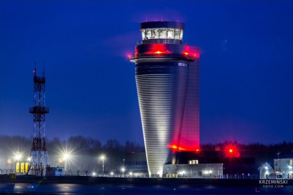 Wieża kontroli lotniska Katowice-Pyrzowice (fot. K.Krzemiński/FOTO.COM)