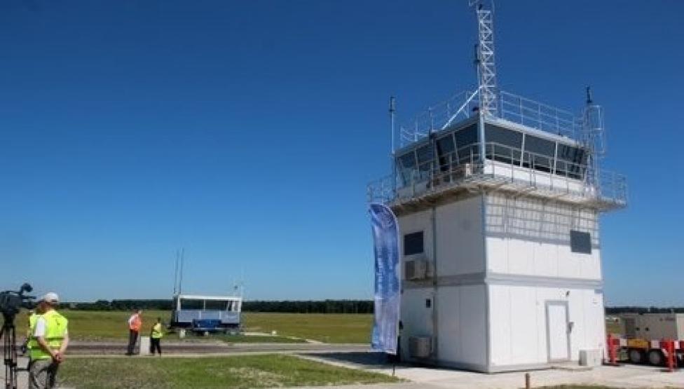 Wieża kontroli lotów w Lublinie wybudowana w czerwcu 2013 roku (fot. kadr z filmu Łukasza Minkiewicza/Dziennik Wschodni)
