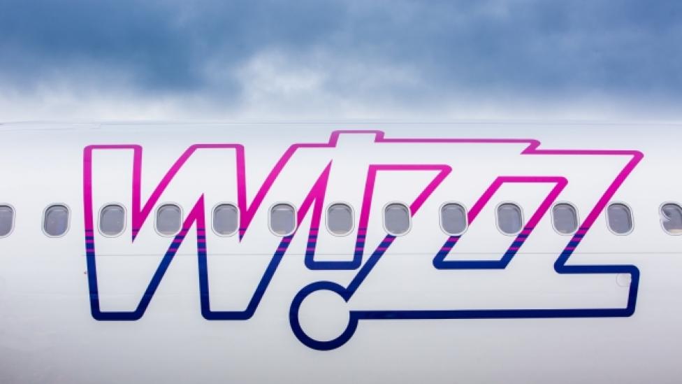 Wizz Air - logo na samolocie