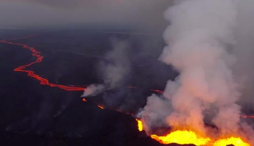 Wulkan filmowany z drona (Fot. DJI)