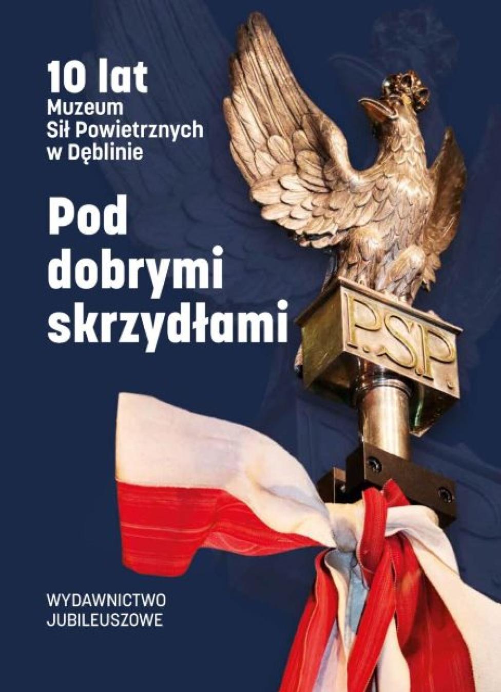 Wydawnictwo jubileuszowe "Pod dobrymi skrzydłami. 10. lat Muzeum Sił Powietrznych w Dęblinie" (fot. muzeumsp.pl)