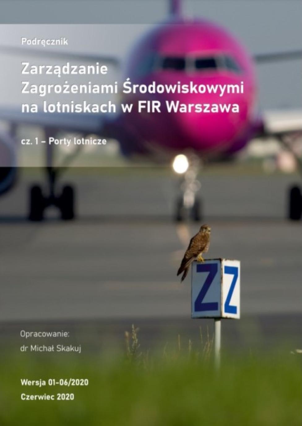 Podręcznik "Zarządzanie Zagrożeniami Środowiskowymi na lotniskach w FIR Warszawa" (fot. ULC)