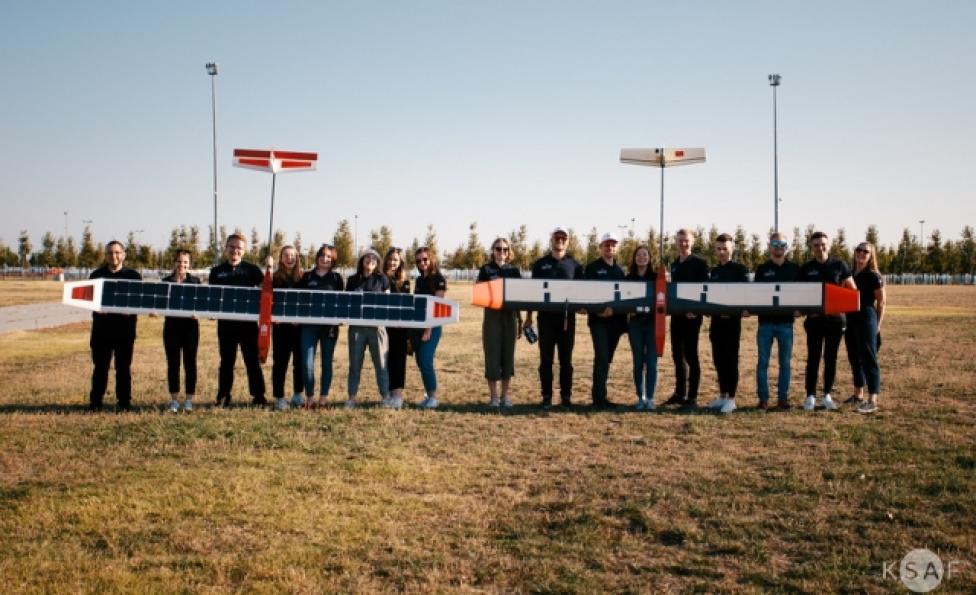 Zespół AGH Solar Plane na zawodach w Stambule (fot. Maciej Talar, KSAF AGH)