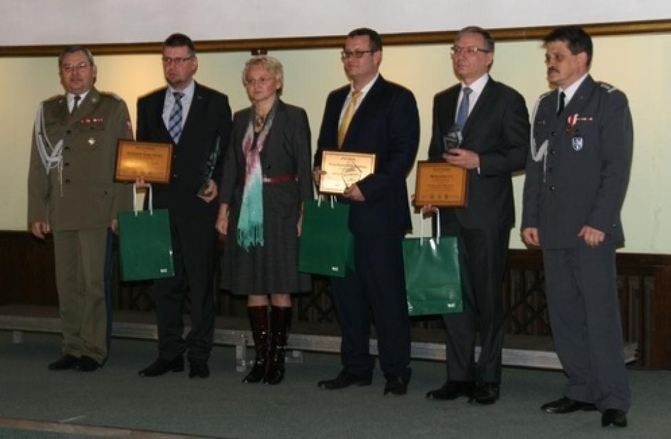 Zespół Flarisa nagrodzony przez MON (fot. portal-mundurowy.pl)