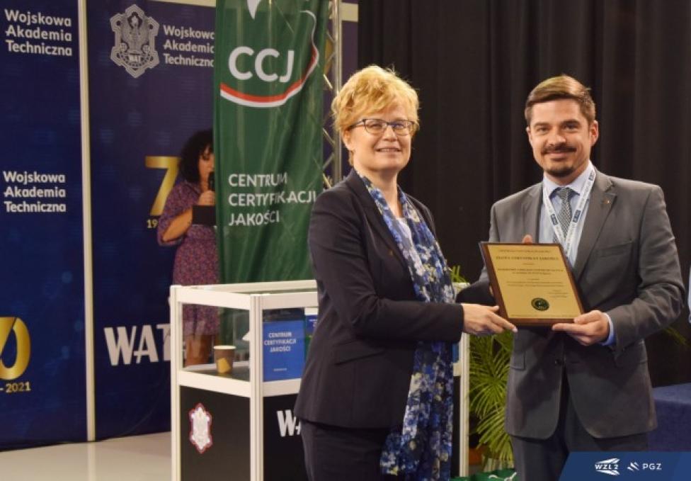 Złoty Certyfikat Jakości dla WZL Nr 2 w Bydgoszczy (fot. Wojskowe Zakłady Lotnicze Nr 2)
