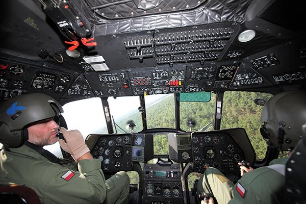 Zmiany w dodatkach uposażeń dla wojskowych pilotów instruktorów (Bartosz Bera / www.rbsphotos.com)