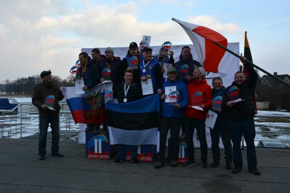 Zwycięzcy Pucharu Europy w paralotniowej celności lądowania (fot. Anna Wojciechowska)