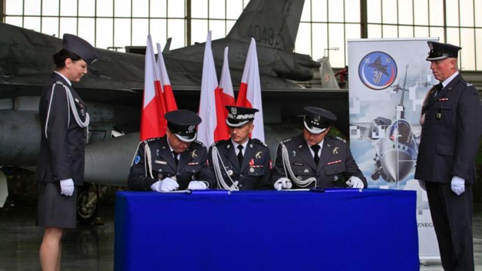Przekazanie obowiązków służbowych na stanowisku dowódcy 31.BLT (fot. kpt. Krzysztof Nanuś)
