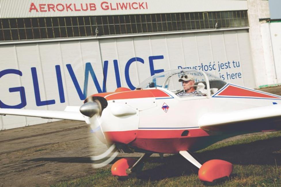 Motoszybowiec „FALKE” SF-25C nowym nabytkiem Aeroklubu Gliwickiego (fot. Aeroklub Gliwicki)