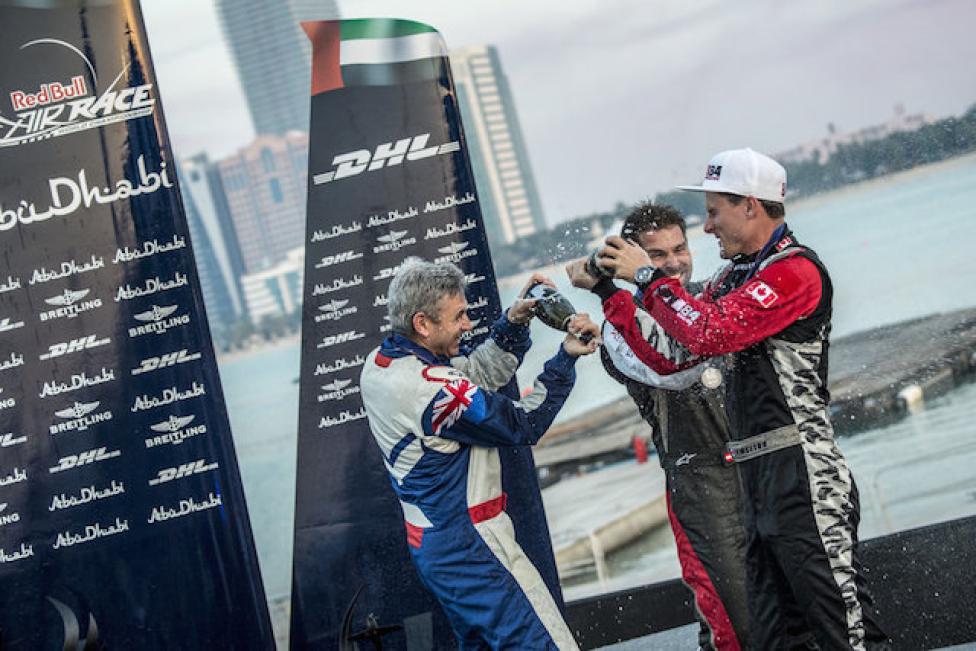 Podium pierwszego przystanku Mistrzostw Świata Red Bull Air Race 2014 w Abu Dhabi