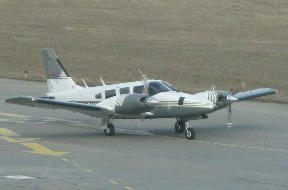 Piper PA-34 Seneca II pierwszy samolot w Polsce, który wylądował z wykorzystaniem nawigacji satelitarnej GNSS