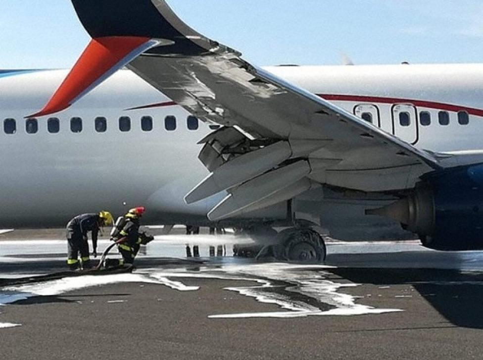 B738 uszkodzony po lądowaniu w Guadalajarze, fot. avherald.com