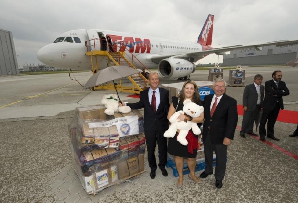 Prezes zarządu TAM, Maria Claudia Oliveira Amaro, oraz prezes i dyrektor generalny firmy Airbus, Tom Enders