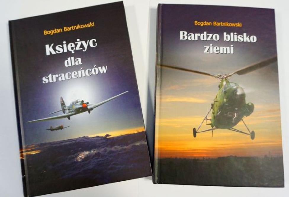 Książki „Księżyc dla straceńców” i „Bardzo blisko ziemi” (fot. muzeumsp.pl)
