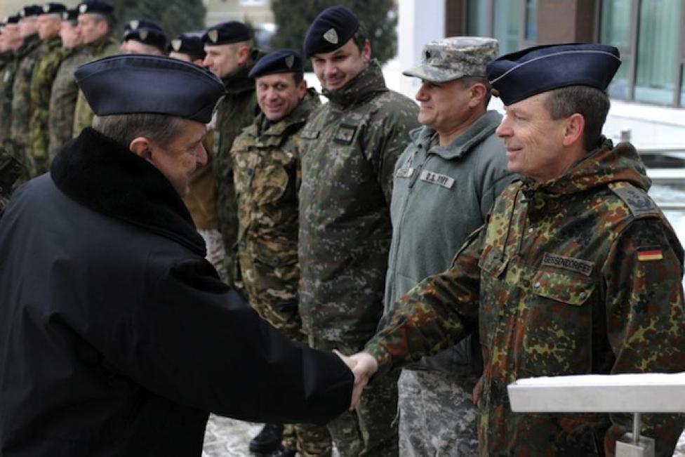 Gen. broni pil. Lech Majewski podczas wizyty w jednej z jednostej wojskowych położonych w woj. zachodniopomorskim