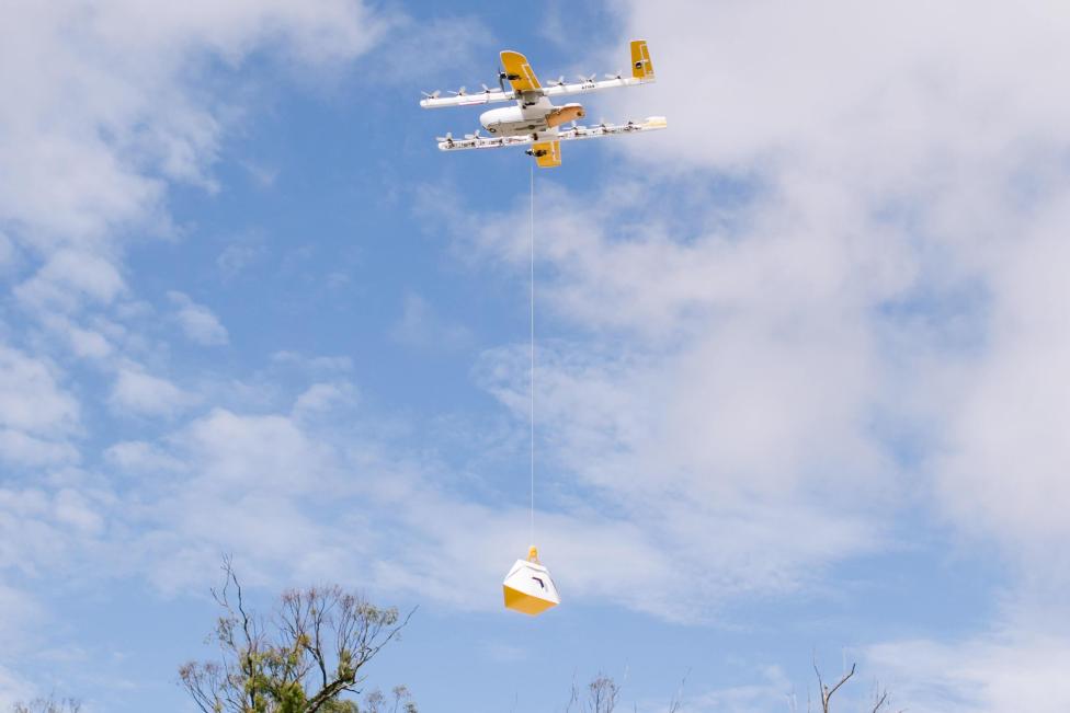 Dron realizujący dostawę do klienta, fot. Aerotime
