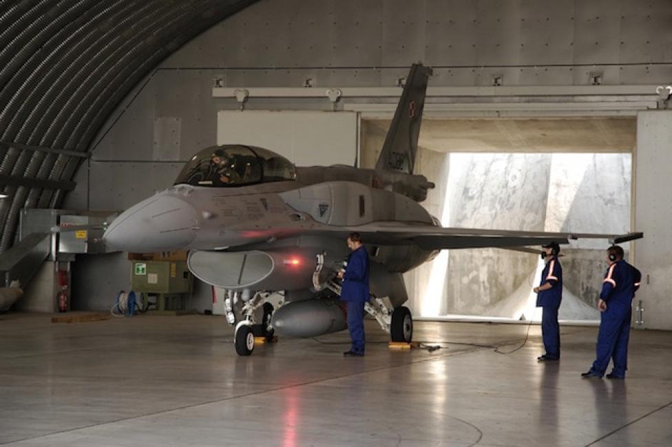 Przygotowanie do startu F-16 SP RP, fot. Piotr Daniś