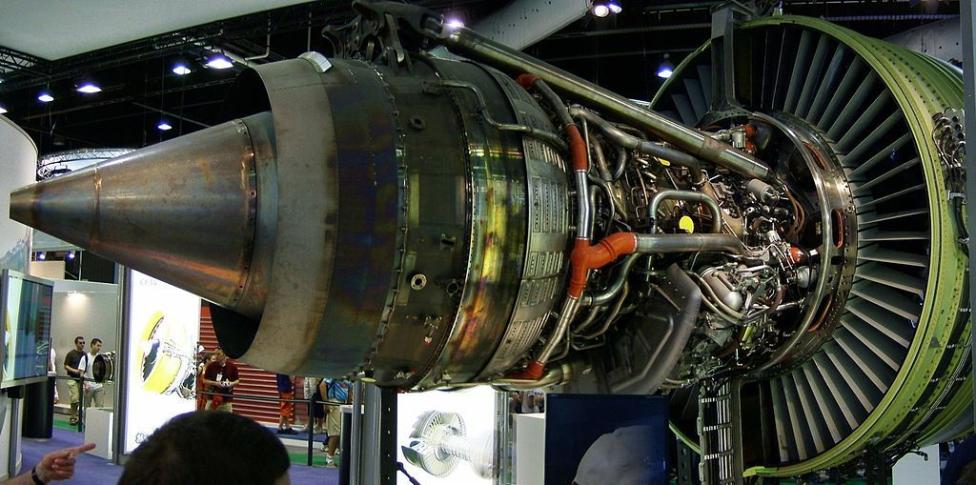 Silnik turbowentylatorowy GE90, fot. newsinflight