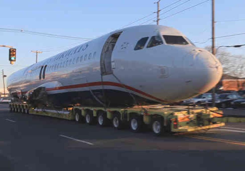 Transport A320 do muzeum w Charlotte 